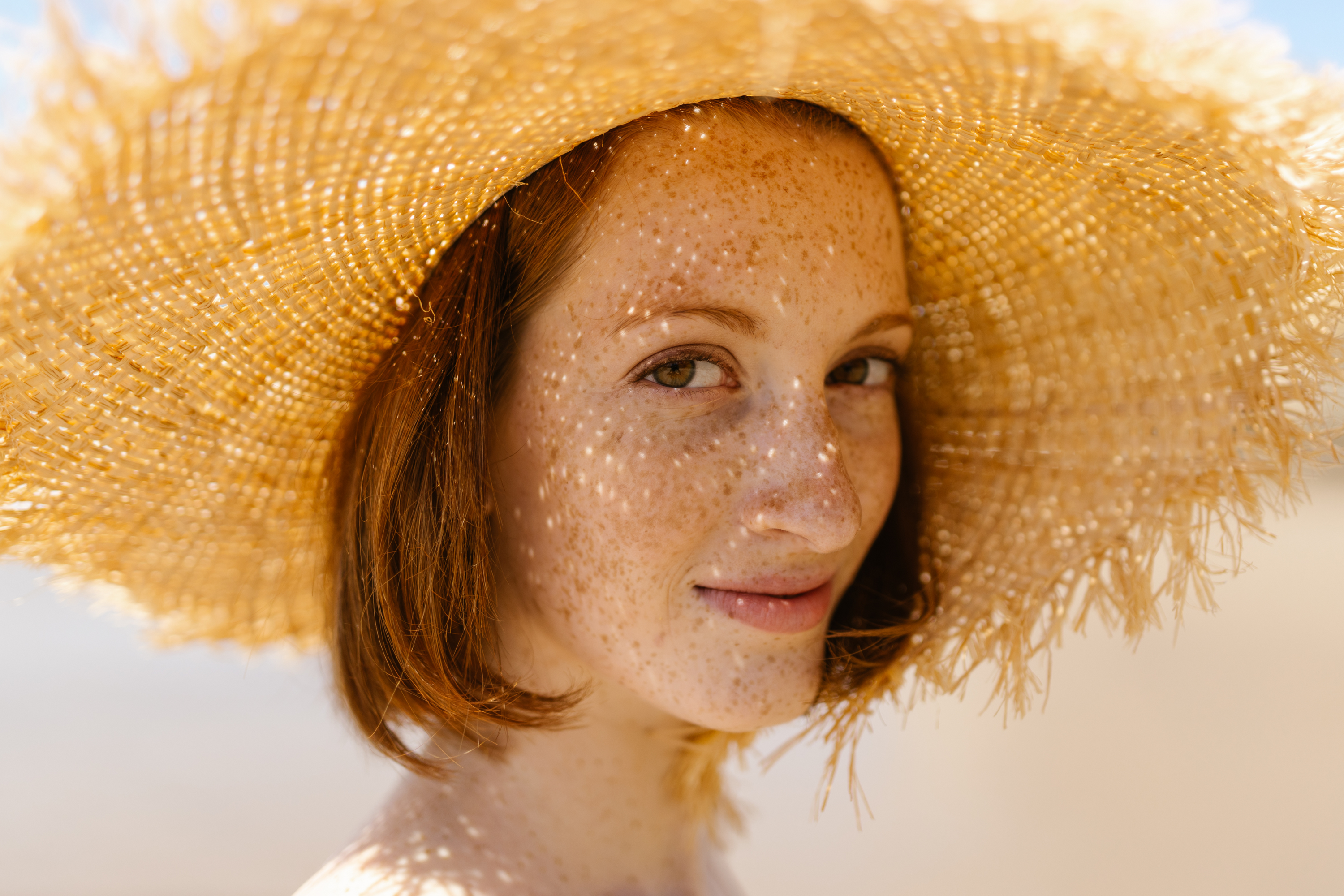 Le soleil et l’acné : un mythe qui peut nuire à votre peau.