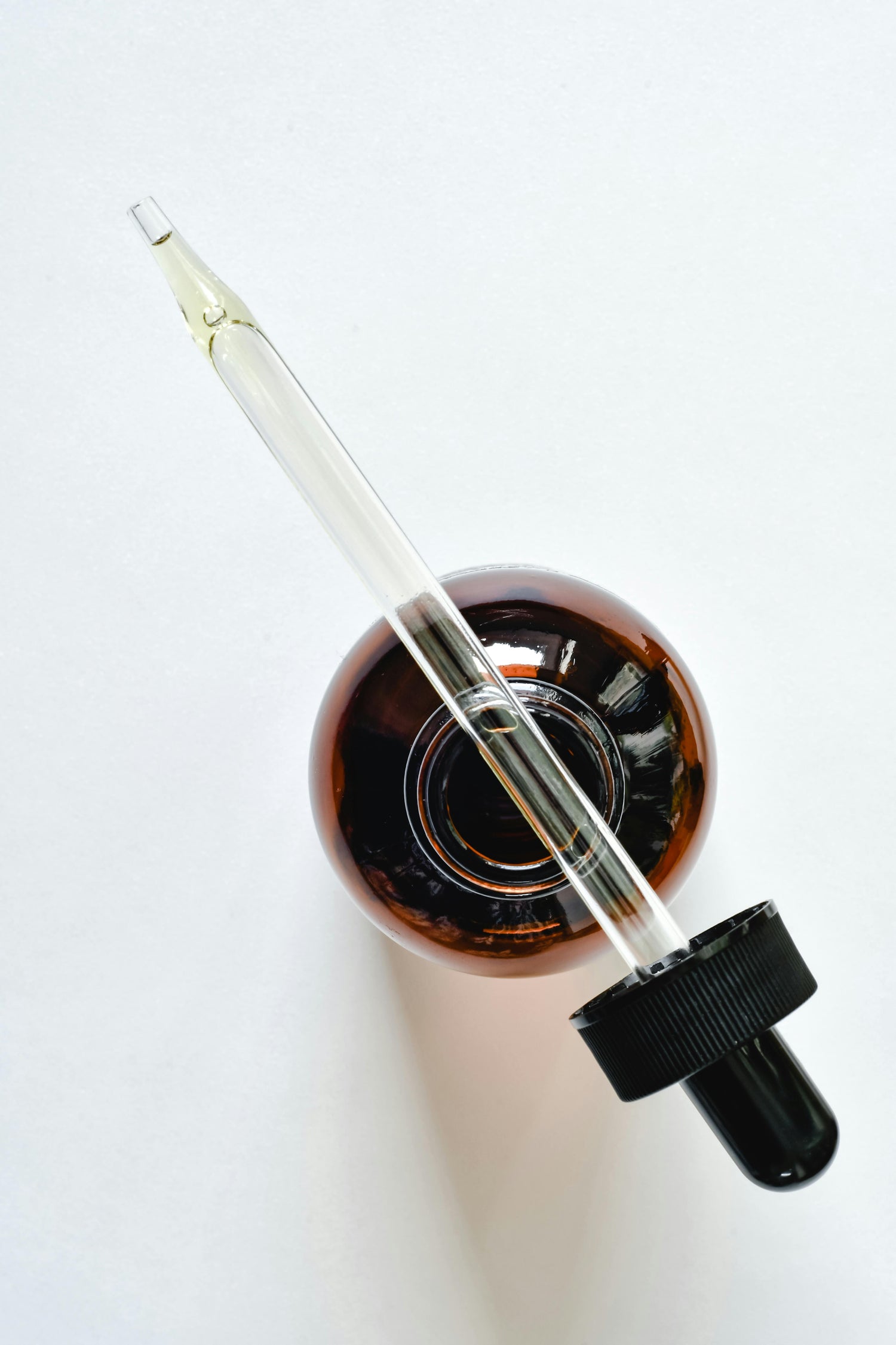 Nourrir sa peau avec Unlëss Cosmetics, soins sains naturels et efficaces. 100/100 YUKA