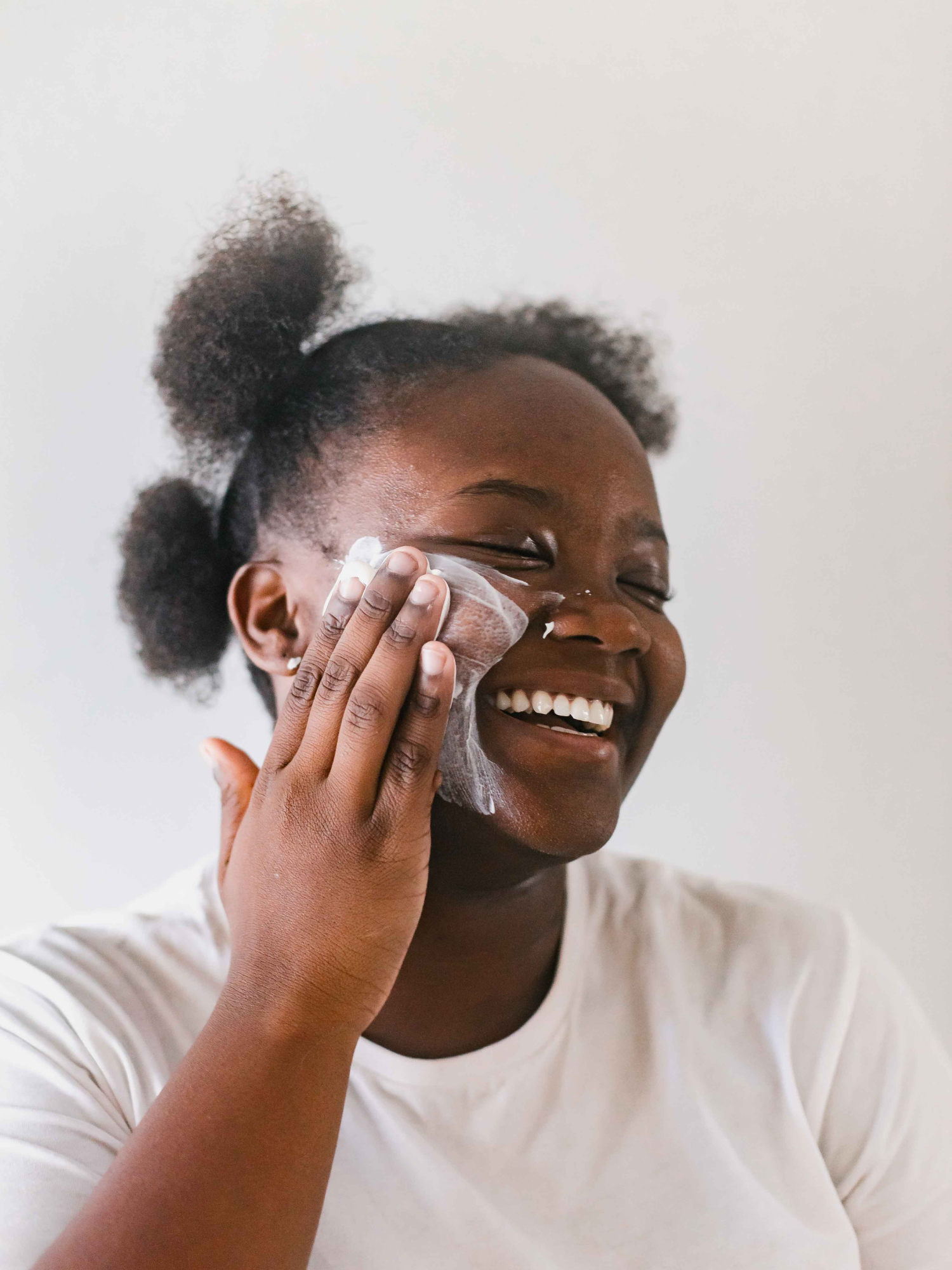 Nettoyer sa peau avec Unlëss Cosmetics, soins sains naturels et efficaces. 100/100 YUKA